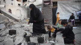 Elderly Palestinian couple become parents to 36 grandchildren after Israeli strikes (2)