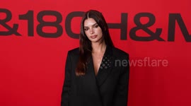 UNCAPTIONED: Emily Ratajkowski debuts new romance