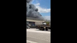 Fire Engulfs Commercial Building on Rodovia Fernão Dias in North Zone of São Paulo (Brazil)