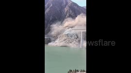 四川阿坝一大桥发生垮塌  使用不足10个月
