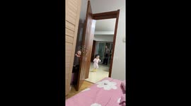 Little girl stumbles but recovers quickly in Liaoning, China