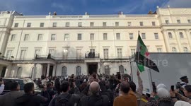 Syrian flag raised at Embassy in London (2)