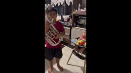 Baby hilariously startled by brother’s horn in Rio de Janeiro, Brazil