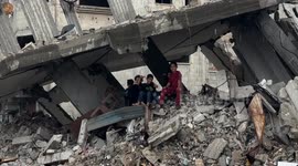 Storm brings flooding risks to Gaza, threatening fragile tents sheltering hundreds of thousands of Palestinians (3)