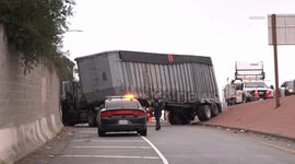 US, Los Angeles: Pasadena Jackknifed Semi Updated