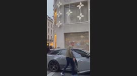 Gordon Ramsay gets parking ticket in London and says ‘Merry Christmas’.