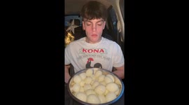 Viral foodie downs 48 eggs for “protein target,” stirring mix of praise and alarm