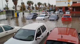 Flash Floods Swamp Parking Areas in Huelva’s Los Rosales–Nuevo Parque as Storm Claudia Hits