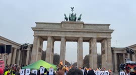 Germany: Germans rally to urge developed countries to combat climate change promptly