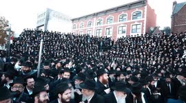 US: Class photo of 2025 International Conference Shluchim