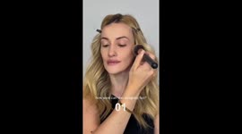 Makeup artist transforms herself into Julia Roberts in just a few strokes