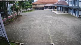 University gazebo collapses injuring 17 students in Indonesia