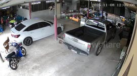 Car auto-mode malfunction causes repair shop mishap in Thailand
