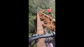 Cyclist braves Wimmer Bridge in Mexico’s Maltrata Range