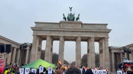 Germany: Germans rally to urge developed countries to combat climate change promptly