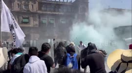 Mexico: Chaotic Clashes Erupt As Protesters Attack Barriers At Mexico’s National Palace