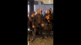 Joseph Gordon-Levitt Greets Fans at “Knives Out: Wake Up Dead Man” Premiere