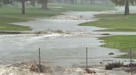US, Los Angeles: Santa Clarita Rain Floods Golf Course Amid Special Weather Statement