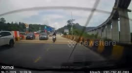 Scaffolding collapses narrowly missing drivers by seconds