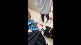 Young boy pulls stranger’s clothes after mistaking him for his dad at the hospital