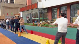 Tug-of-war rope snaps during game in Shandong, China