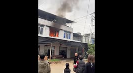 Community members work together to extinguish shop fire in Sichuan, China