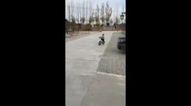 Boy on bicycle accidentally bumps into wall in Hebei, China