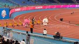 Big Bay Chicken mascot races robot at National Games in Guangdong, China