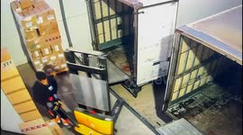 Electric pallet jack falls while loading into truck in Ciudad Real, Spain