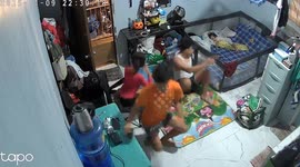 Family flee as earthquake shakes home in the Philippines