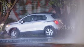 US, Los Angeles: Glassell Park Hydrant Crash