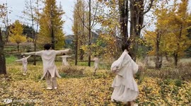 Performer gets dizzy and falls during outdoor rehearsal in Guizhou, China