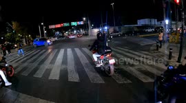 Family motorcycle loses balance after sudden brake in Mexico