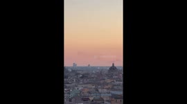 Stunning starling murmuration over Rome, Italy