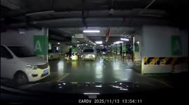 Dashcam captures accident involving electric bicycle in Sichuan, China