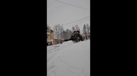 Wheel loader slides while clearing snow on slope in Kuzbass, Russia
