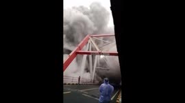 Spectators Flee as Indonesia Mount Semeru Sends Fast-Moving Lava Toward River Valley #1