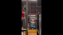 Dumbbell bench press mishap at Smart Fit gym in Aparecida de Goiânia, Brazil