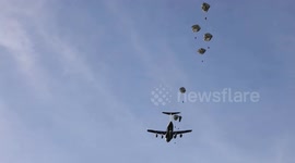 US paratroopers perform training jumps in Hawaii