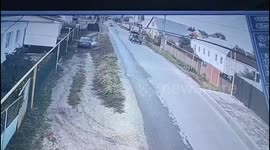 Teenagers escape vehicle after high-speed crash in Voronezh, Russia