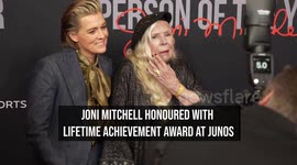 Joni Mitchell honoured with Lifetime Achievement Award at Junos
