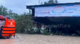 Flood victims evacuated as heavy rain batters southern Thailand