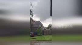 US: EF1 Tornado Rips Through Spring Neighborhood During Evening Storm