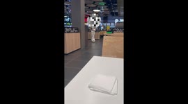 Sister’s bench mishap turns into a funny moment in Khabarovsk, Russia