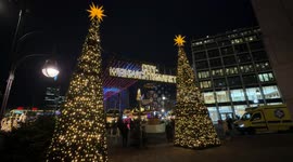 Berlin welcomes holiday season as traditional Christmas markets open