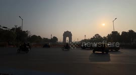 Air quality in Delhi remains hazardous as AQI climbs above 400