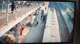 Heroic Rescue: Railway police force Constable Saves Mother and Child from Moving Train in Gaya,Bihar