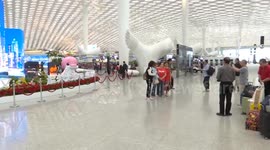 China: Retirees choose offseason travel in China