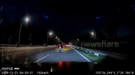 Multi-vehicle motorcycle accident on busy expressway in Zhejiang, China