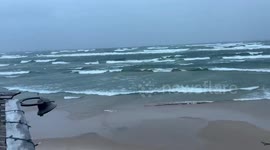 Strong 60 mph winds and massive waves in Detroit, Michigan, USA